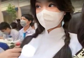 Hoang Nhan Chi Linh имеет длинные ноги