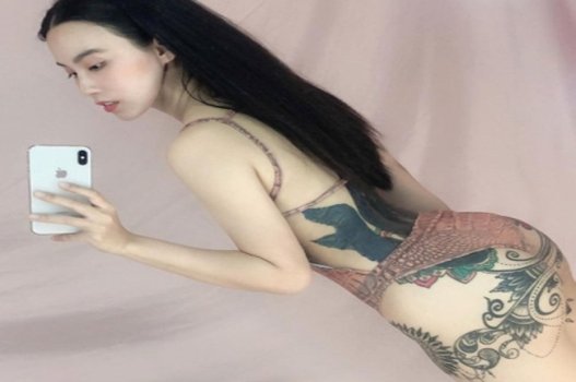 Линх Миу занялась коллективным сексом с двумя большими картофелем